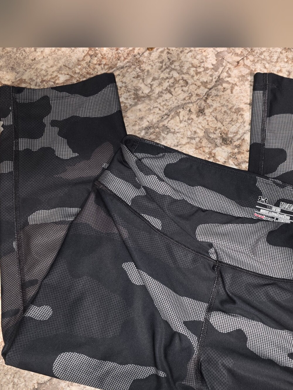 Under Armour women's mid-rise cropped leggings Medium Excellent Condition